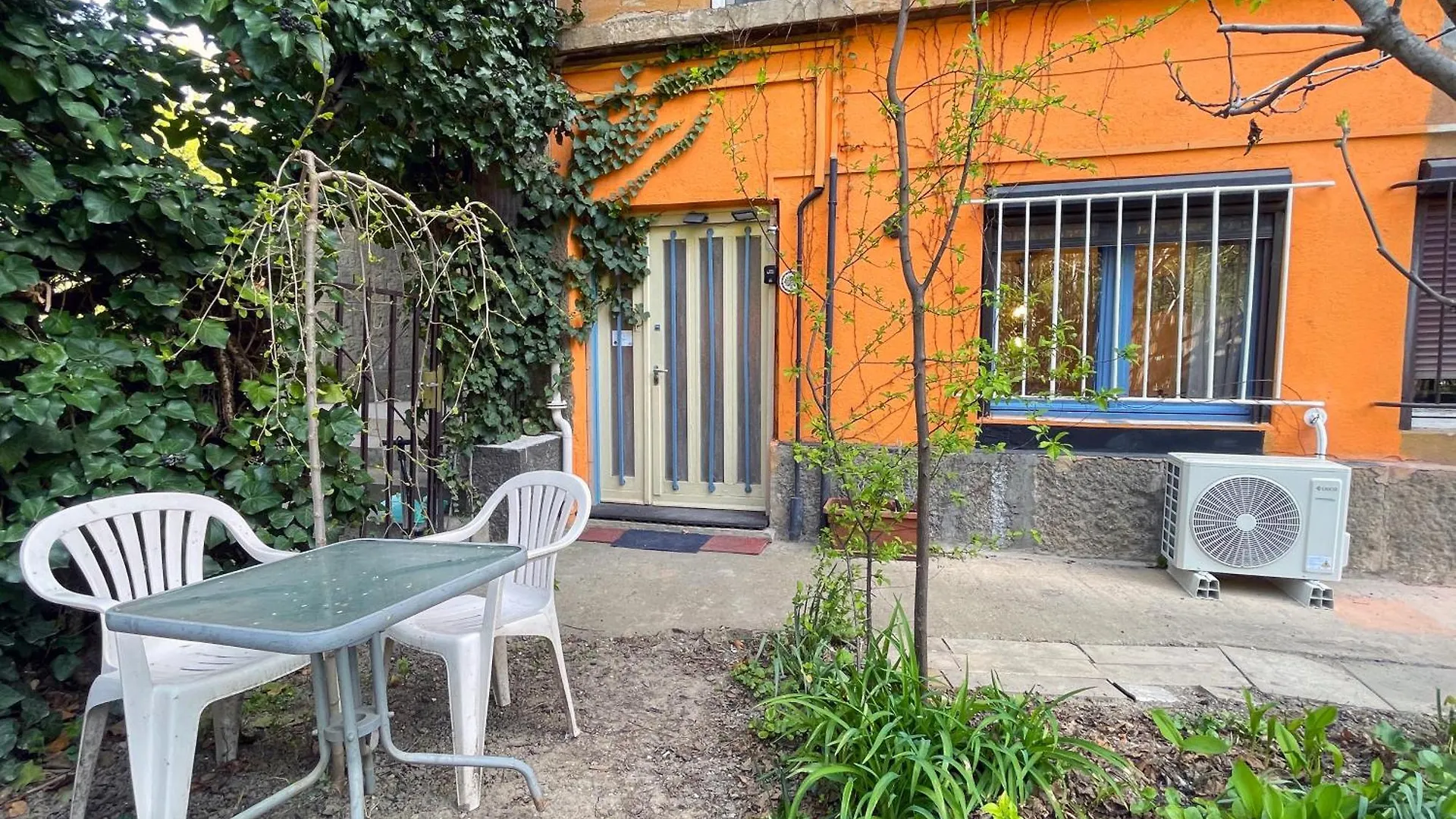 Film Poster Or Coffee Basement Apartman With Terrace Βουδαπέστη Διαμέρισμα